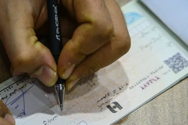 مؤكدة تدهور الوضع الاقتصادي.. الشيكات البنكية المرتجعة تسجل رقمًا قياسيًا جديدًا في إيران