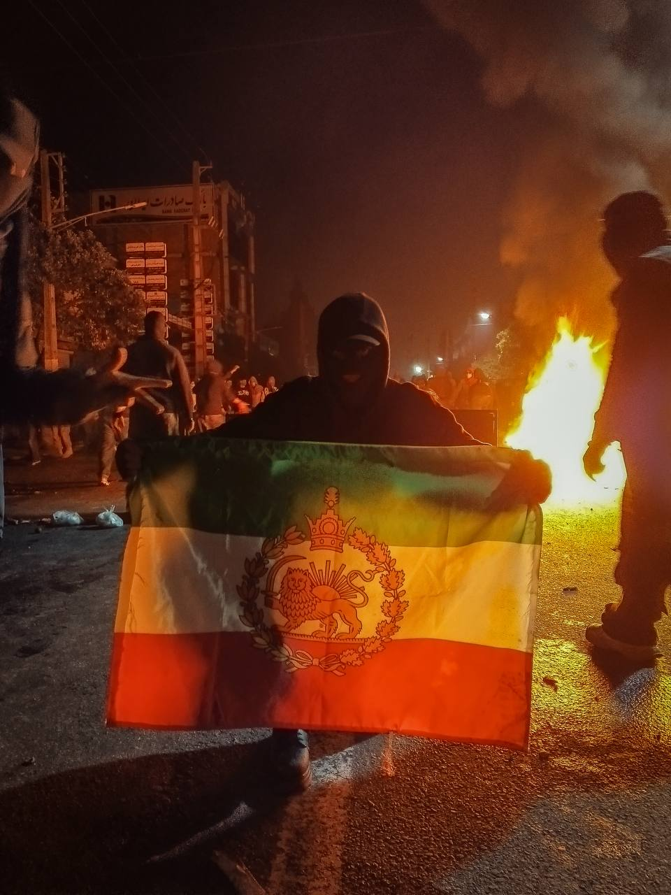 پیام مخاطب از کرج: ماموران فقط در یک کوچه از کرج سه معترض را کشتند