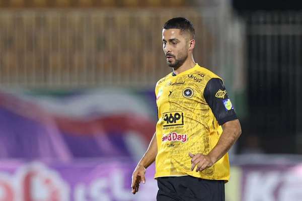 توهین حاجیعیدی به هواداران؛ باشگاه استقلال از هافبک سپاهان شکایت میکند