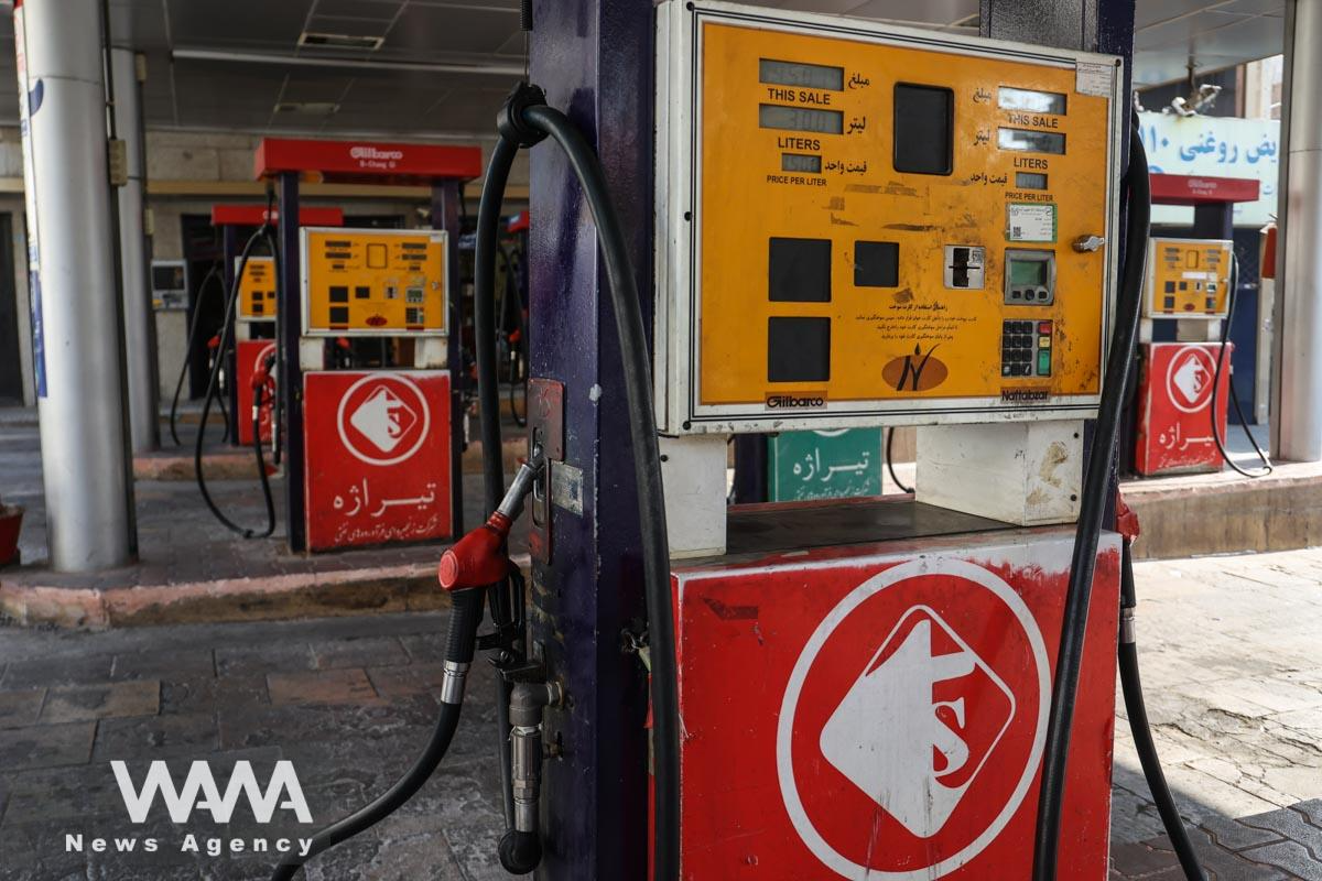 موقع إيراني: سوق سوداء للوقود في طهران وسعر لتر البنزين يصل إلى 200 ألف تومان 