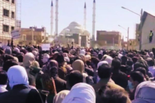 ارتفاع عدد المعتقلين خلال احتجاجات"ذكرى جمعة زاهدان الدامية"بإيران لـ 216شخصا بينهم أطفال
