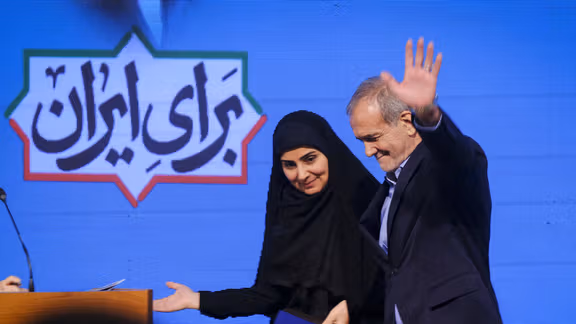 وزیر راه همراه با مسعود پزشکیان