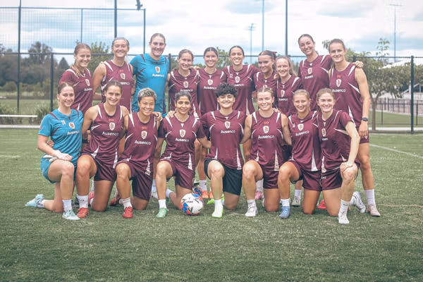 تمرین عاطفه رمضانیزاده و فاطمه پسندیده با تیم فوتبال زنان «بریزبن رور» در استرالیا