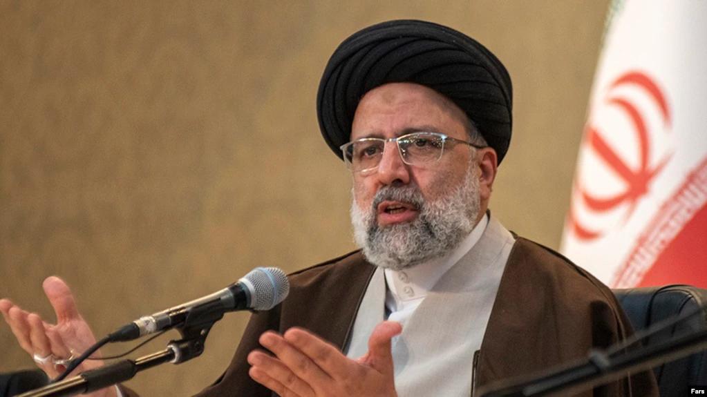 خبراء سياسيون: الرئيس الإيراني غير قادر على الإصلاح واستسلم لـ"مصالح" التيار الأصولي