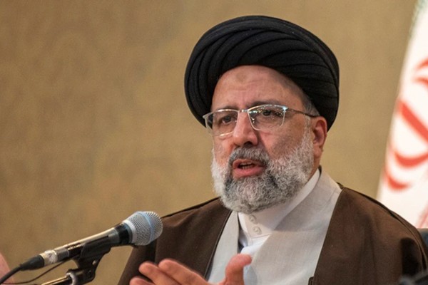 خبراء سياسيون: الرئيس الإيراني غير قادر على الإصلاح واستسلم لـ"مصالح" التيار الأصولي