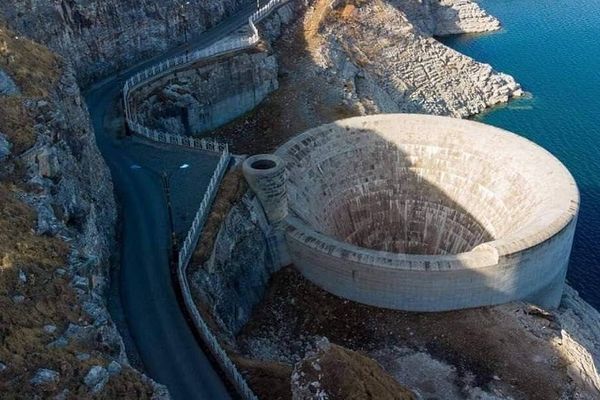 بغداد تعتزم تقديم شكوى دولية ضد إيران بشأن إغلاق الممرات المائية المشتركة