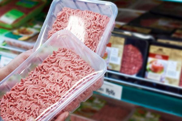 انخفاض استهلاك الإيرانيين من اللحوم الحمراء إلى 3 كيلوغرامات للفرد في العام