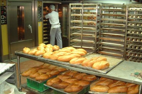 وزیر جهاد کشاورزی: برای حفظ امنیت اقتصادی قیمت آرد و نان را افزایش دادیم