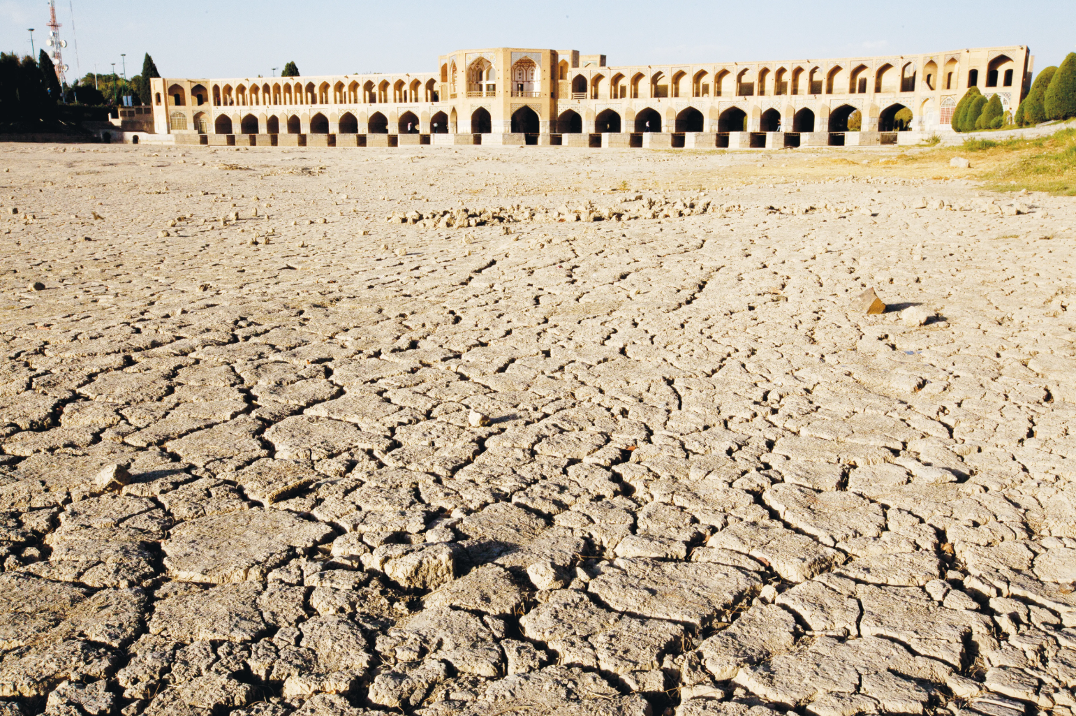 معاون پژوهشی دانشگاه صنعتی اصفهان: خشکی زاینده‌رود برای کل کشور خطرناک است