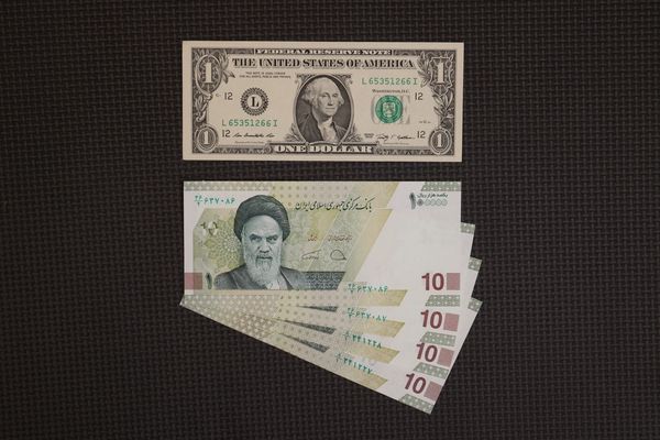 بعد احتمال تصنيف الحرس الثوري على قائمة الإرهاب.. ارتفاعات قياسية للدولار والذهب في إيران