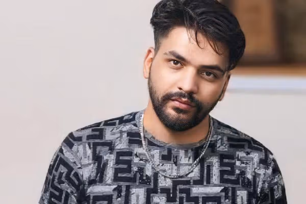 حسین رادی، غواص و آتشنشانی که در انقلاب ملی هدف گلوله قرار گرفت