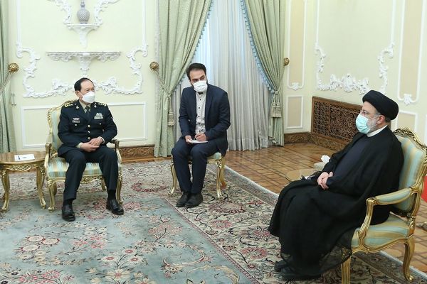خلال لقائه وزير الدفاع الصيني.. الرئيس الإيراني: اتفاق الـ25 عامًا يمثل أولوية لطهران
