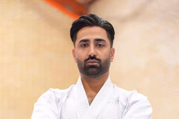 حسن قاسمی، قهرمان و داور کاراته به دست نیروهای سرکوب در اصفهان کشته شد