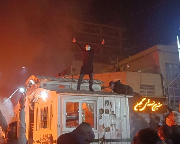 شهود عيان: الجثث سحبت على الإسفلت وإطلاق النار على النساء والأطفال