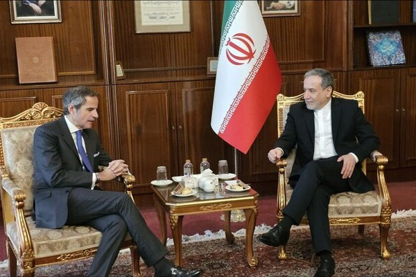 زيارة مدير الوكالة الدولية للطاقة الذرية إلى طهران.. وعراقجي: لا يوجد حل سوى التفاوض