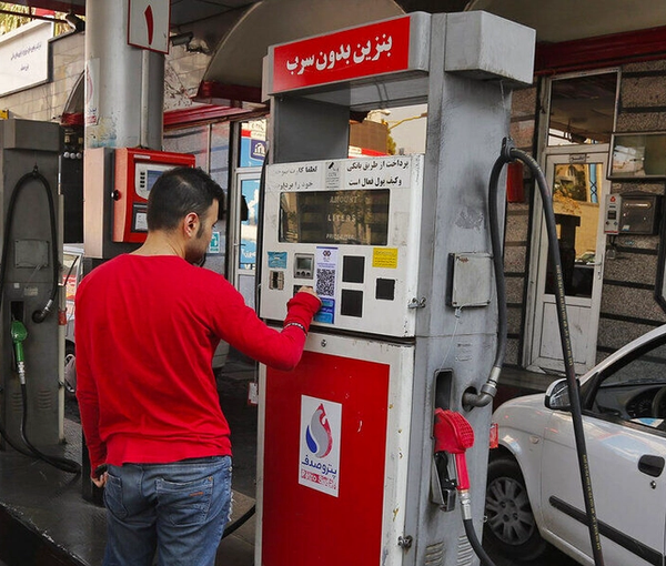 حصري: تأهب أمني بالمحطات في إيران مع بدء تطبيق نظام الوقود الذكي وإلغاء البطاقات المدعومة