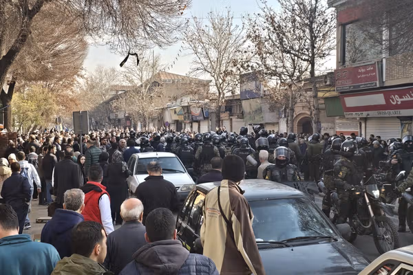 بنیاد دفاع از دموکراسیها: زمان «حمایت حداکثری» آمریکا از معترضان در ایران فرا رسیده است