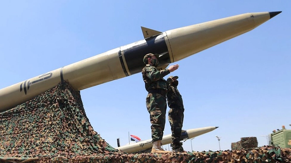 "أسوشيتد برس": دقة صواريخ إيران المستخدمة في الهجوم على إسرائيل "أقل بكثير مما كان يعتقد"