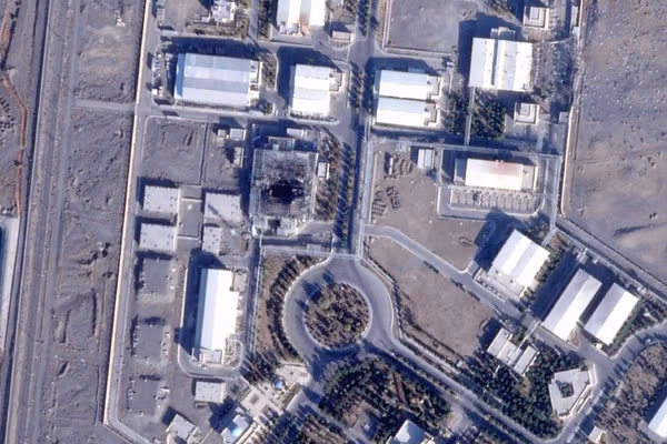 آسوشیتدپرس: فعالیت و ساخت سقف بر تاسیسات آسیبدیده اصفهان و نطنز مشکوک به پنهانکاری است