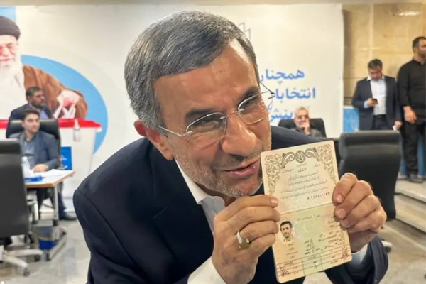 بتصريح مثير ضد "لاريجاني" المولود في العراق.. أحمدي نجاد يعلن ترشحه لرئاسة إيران