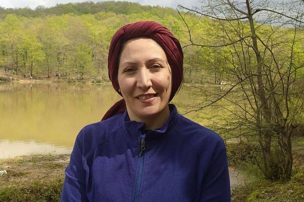 16 سجينة إيرانية في "إيفين" يطالبن بإلغاء حكم الإعدام بحق شريفة محمدي