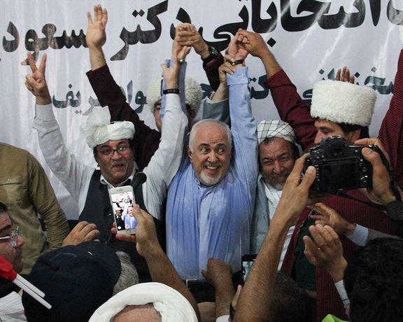 محمدجواد ظریف، وزیر خارجه پیشین «رییس شورای راهبری دوره انتقال دولت چهاردهم» شد