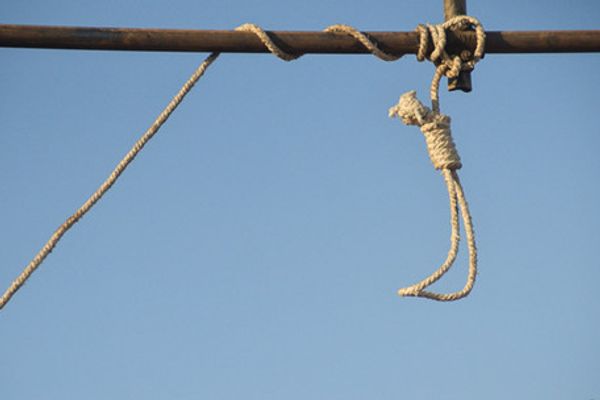 محكمة الثورة في طهران تحكم بإعدام 6 سجناء سياسيين