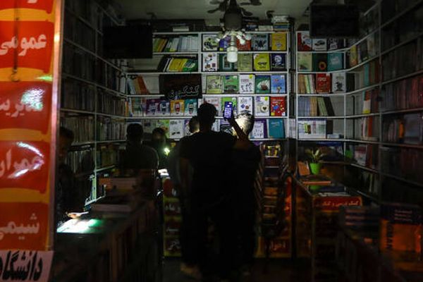 مسؤول إيراني يبشر المواطنين: انقطاع الكهرباء لن يتجاوز الساعتين إلا في الطوارئ