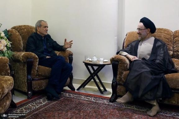 Former President Mohammad Khatami visited Masoud Pezeshkian at his home after his election win