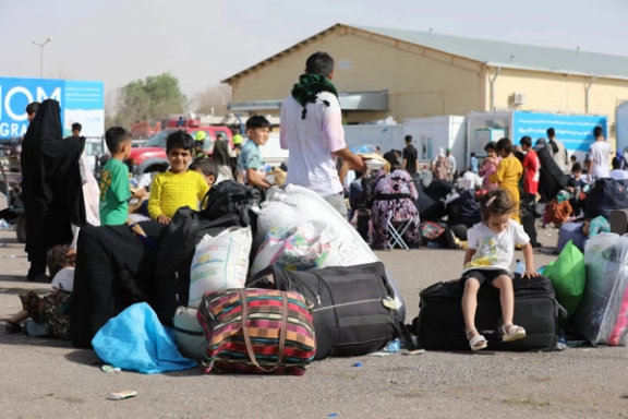 نرجس محمدي: ترحيل الأفغان من إيران انتهاك للحقوق الأساسية للإنسان