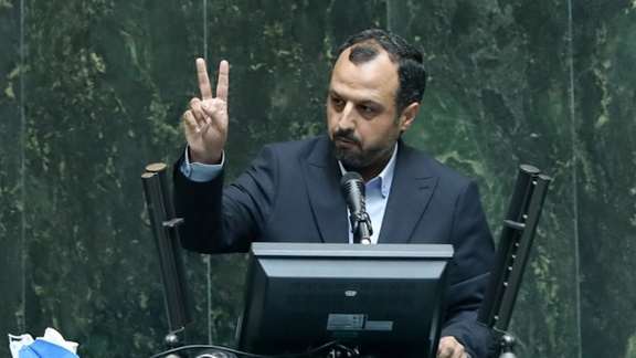 Economy minister Ehsan Khandouzi in parliament