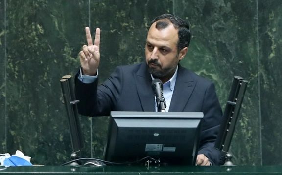 Economy minister Ehsan Khandouzi in parliament