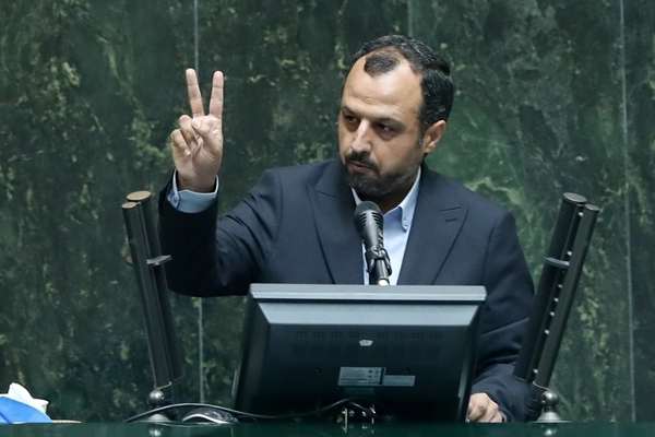 Iran Minister Faces Impeachment Over Persisting Economic Crisis