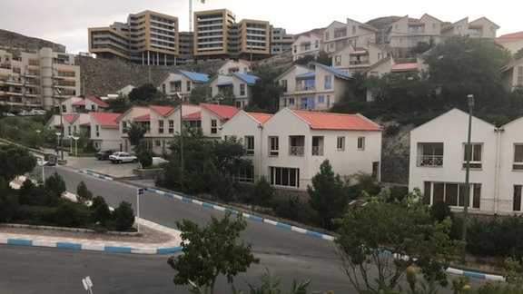 در پی هجوم نیروی انتظامی به «یک مهمانی مختلط» در مشهد، یک جوان «در اثر سقوط» کشته شد