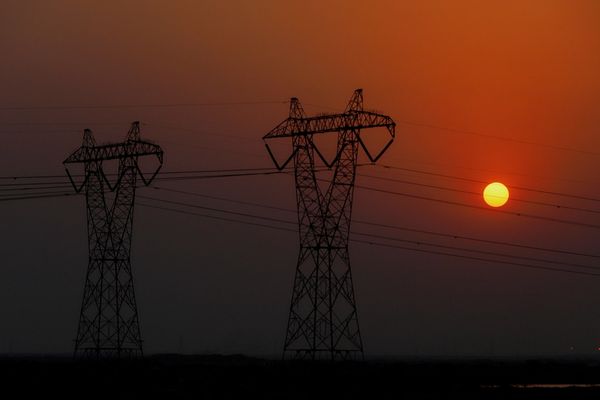 احتجاجات وهتافات ليلية.. غضب واسع بين الإيرانيين بسبب استمرار انقطاع الغاز والكهرباء