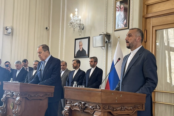 وزير الخارجية الإيراني: اتفاقيات بين روسيا وإيران لتحييد العقوبات الأميركية ضد البلدين