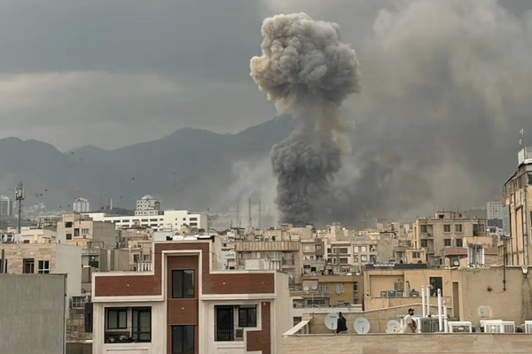 أميركا وإسرائيل تستهدفان إيران من شمالها إلى جنوبها