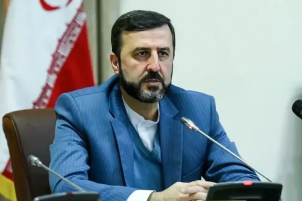 نائب وزير الخارجية الإيراني: طهران ستواصل الحفاظ على "الشك وانعدام الثقة" تجاه واشنطن