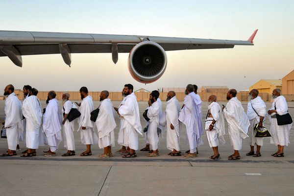 المرشد الإيراني يوافق على إرسال الحجاج للسعودية.. وتحذير لوسائل الإعلام من "الاستقطاب"