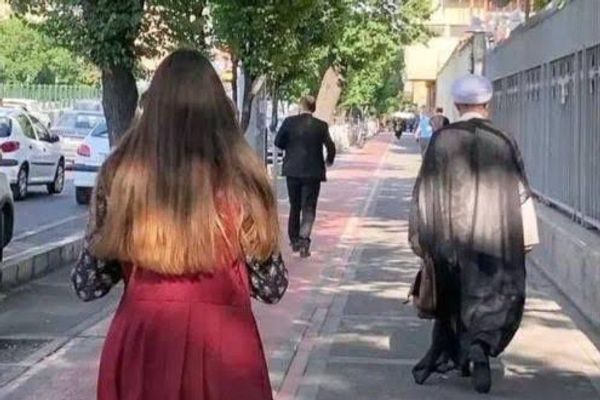 تصل إلى 24 مليون تومان.. سحب غرامة عدم الالتزام بالحجاب من حسابات الإيرانيات دون إذنهن