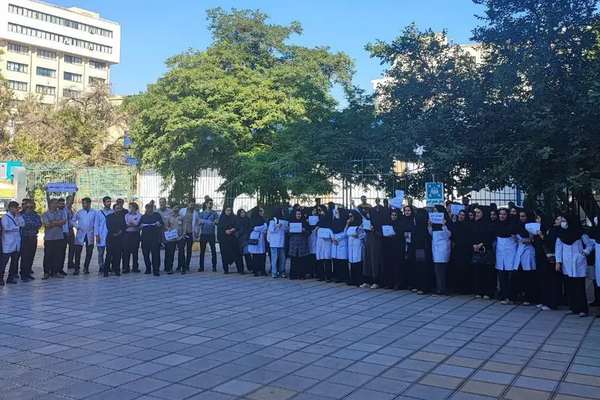 تنديدًا بالأوضاع الوظيفية الصعبة.. عاصفة احتجاجات الممرضين في إيران تصل إلى طهران