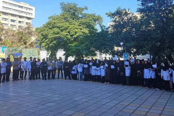 تنديدًا بالأوضاع الوظيفية الصعبة.. عاصفة احتجاجات الممرضين في إيران تصل إلى طهران