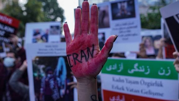 در واکنش به رئیسی، مردم مشکل بزرگ ایرانیان را «وجود جمهوری اسلامی» دانستند