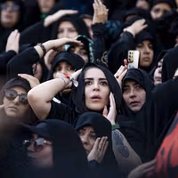 حکومت برای روایتسازی از مراسم تشییع جنازه خامنهای به بلاگرهای خارجی متوسل شد