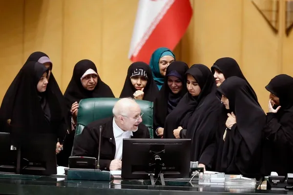عضو کمیسیون فرهنگی مجلس: شورای عالی امنیت ملی مجوز برگزاری صحن با حضور نمایندگان را نداد
