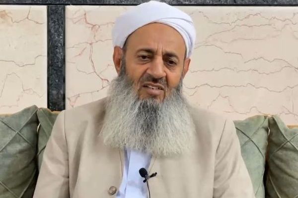 طلب محاسبة الضالعين.. خطيب أهل السُّنة في إيران: التحقيق في مجزرة "زاهدان" متوقف منذ عامين