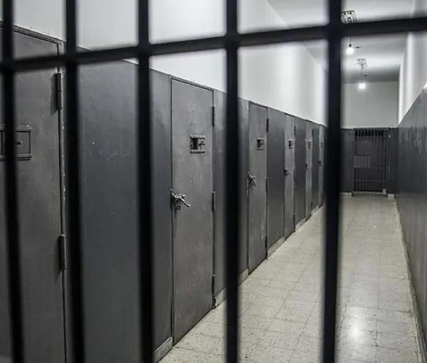 مع اتساع الاحتجاجات.. السلطات الإيرانية تعتقل مزيدا من النشطاء وزيادة عدد السجناء المضربين