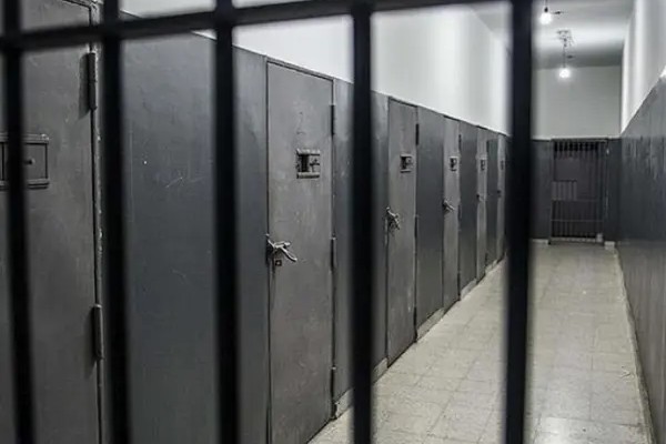 مع اتساع الاحتجاجات.. السلطات الإيرانية تعتقل مزيدا من النشطاء وزيادة عدد السجناء المضربين