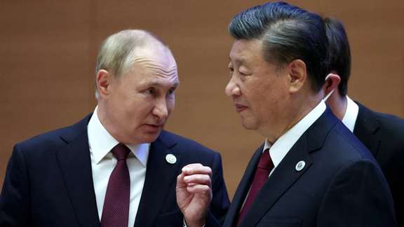Russian President Vladimir Putin speaks with Chinese President Xi Jinping in SCO summit. September 16, 2022