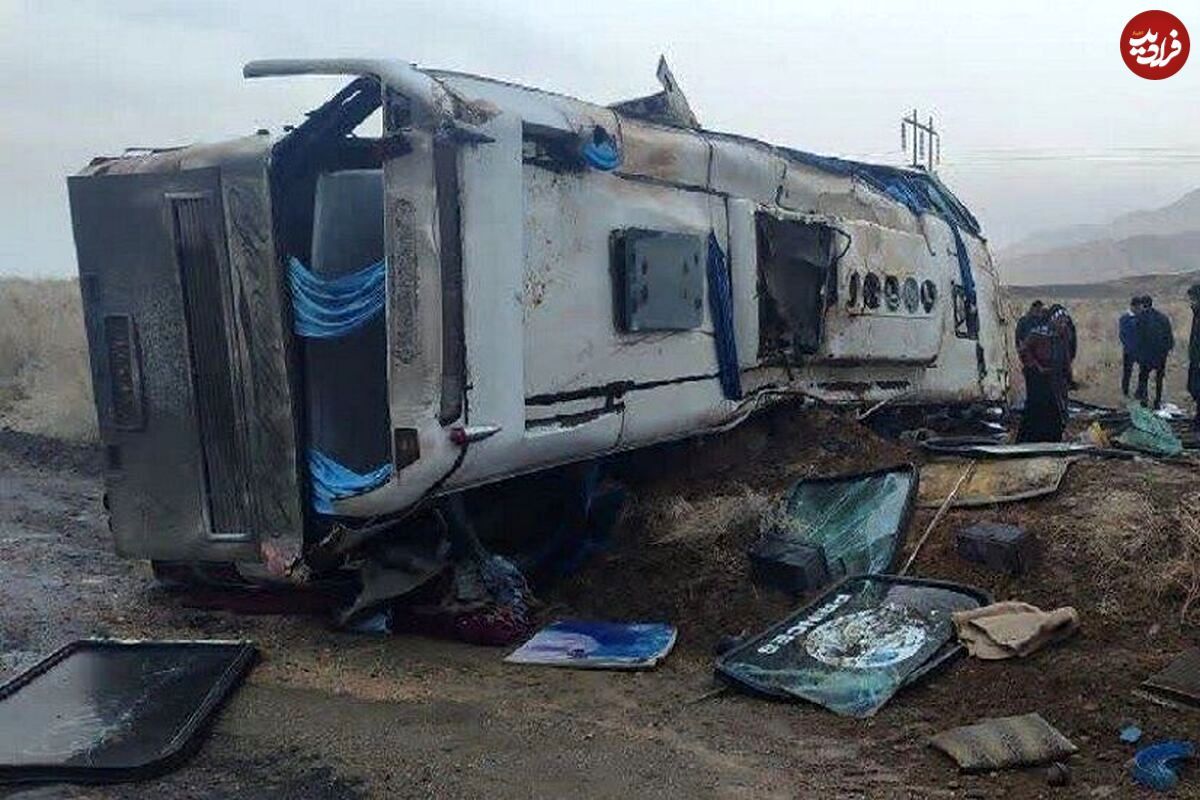 14 قتيلًا في انقلاب حافلة ركاب بمحافظة كرمان الإيرانية